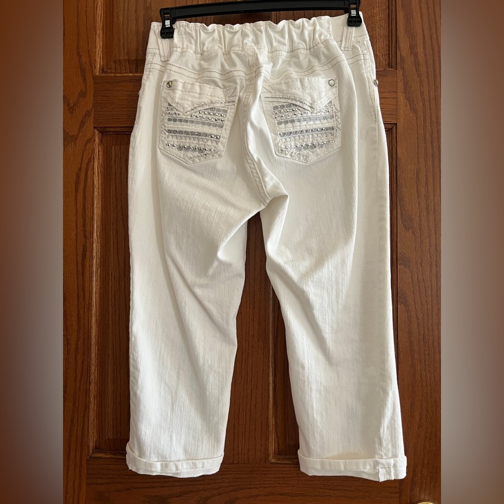 Wallflower White Straight Capri Jeans Silver Embroidered Pockets Sz 8/10 stretch